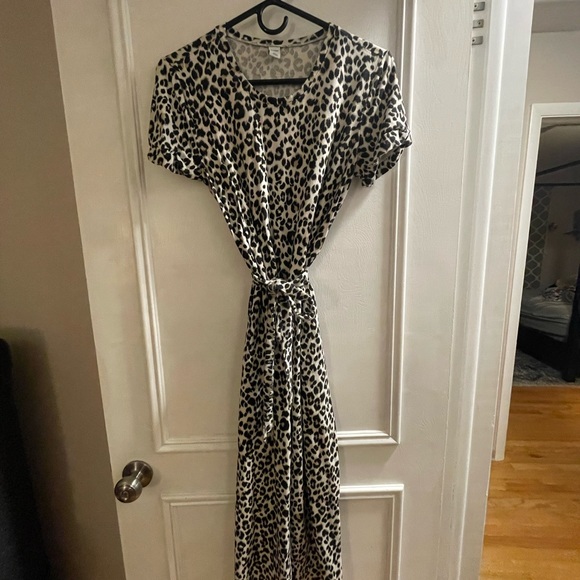 Adorable midi leapoard print dress - Picture 3 of 6